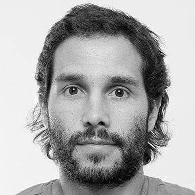 Portret van fotograaf Enrique Castro-Mendivil