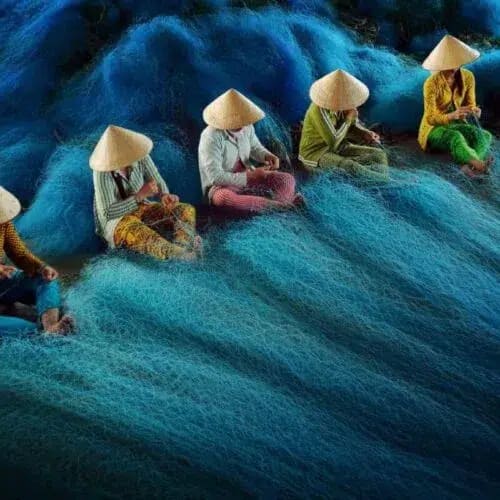 Ly-Hoang-Long-Net-mending-500x500 Vijf Vietnamese vrouwen zijn bezig om visnetten te repareren