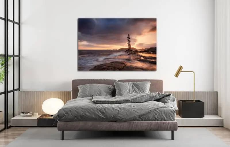 Hotelkamer met fotokunst aan de muur